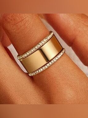 Stunning Nordstrom 18KT Dip Topaz 3PC band rings size 8
